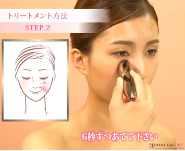 Massage vùng mắt trị thâm quầng xóa nếp nhăn